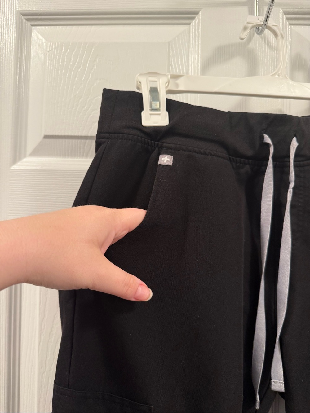 FIGS woman’s Zamora jogger scrub pant in black size medium tall - Picture 3 of 8